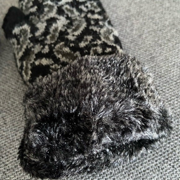 NWOT 🎉 Patterned Fingerless Mittens - Picture 3 of 5